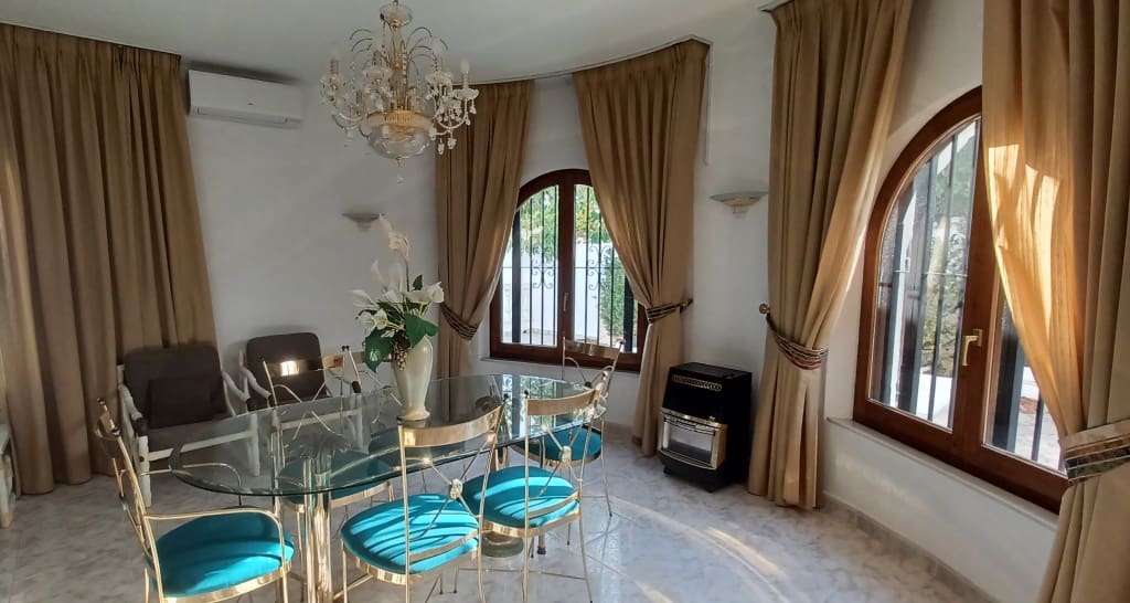 Villa/Maison de 4 chambres à louer à Benitachell / Benitatxell avec piscine garage - 2 800 € (Ref: 9827297)