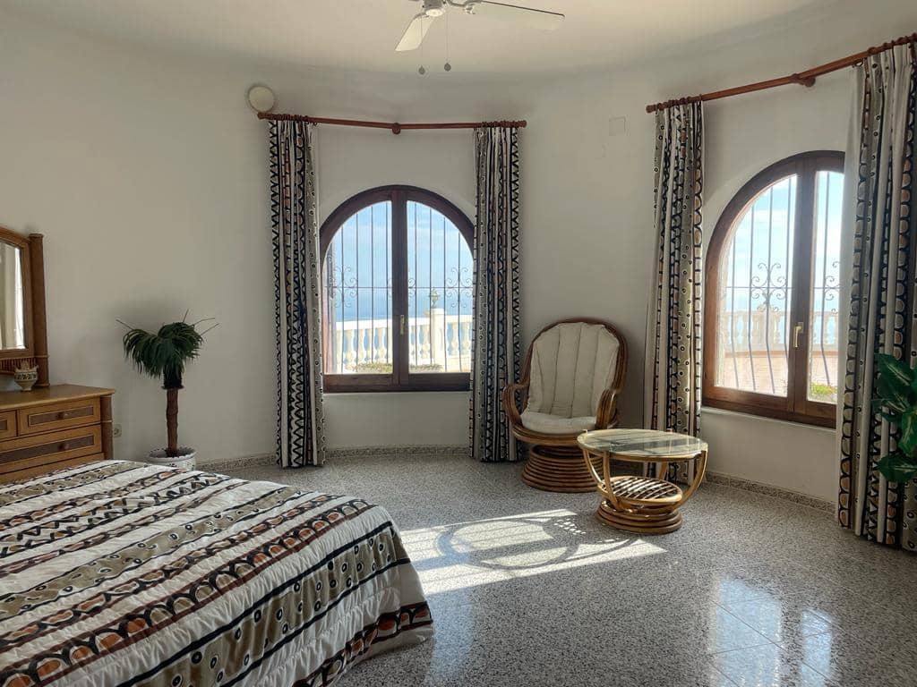Villa/Maison de 4 chambres à louer à Benitachell / Benitatxell avec piscine garage - 2 800 € (Ref: 9827297)