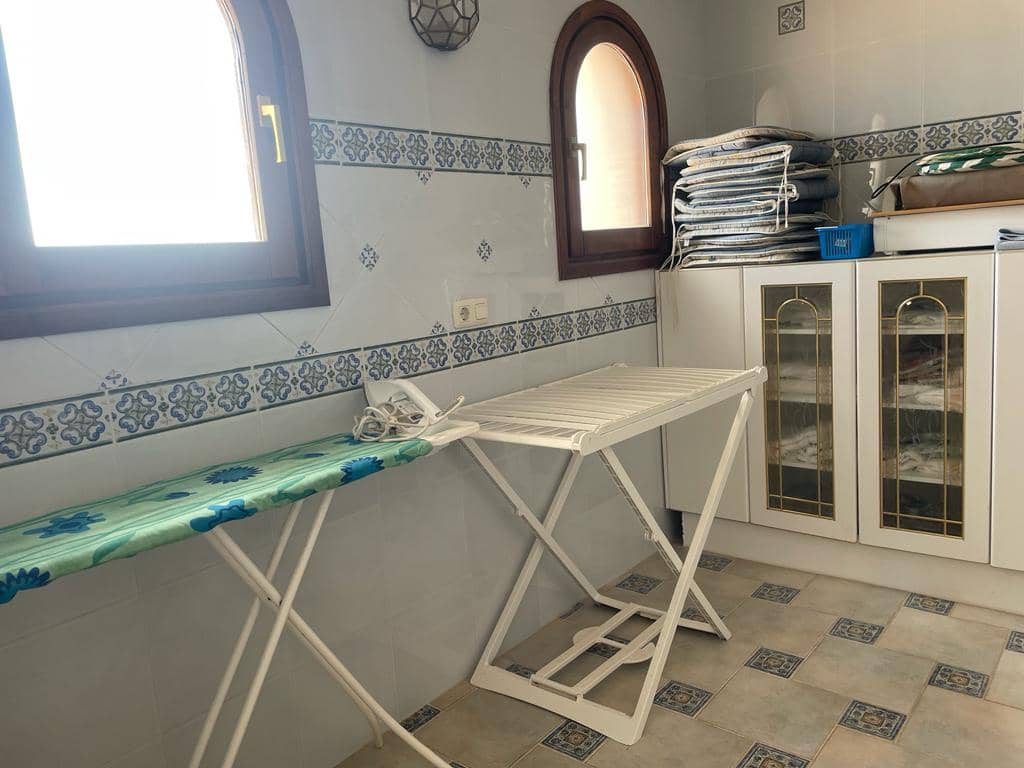 Villa/Maison de 4 chambres à louer à Benitachell / Benitatxell avec piscine garage - 2 800 € (Ref: 9827297)