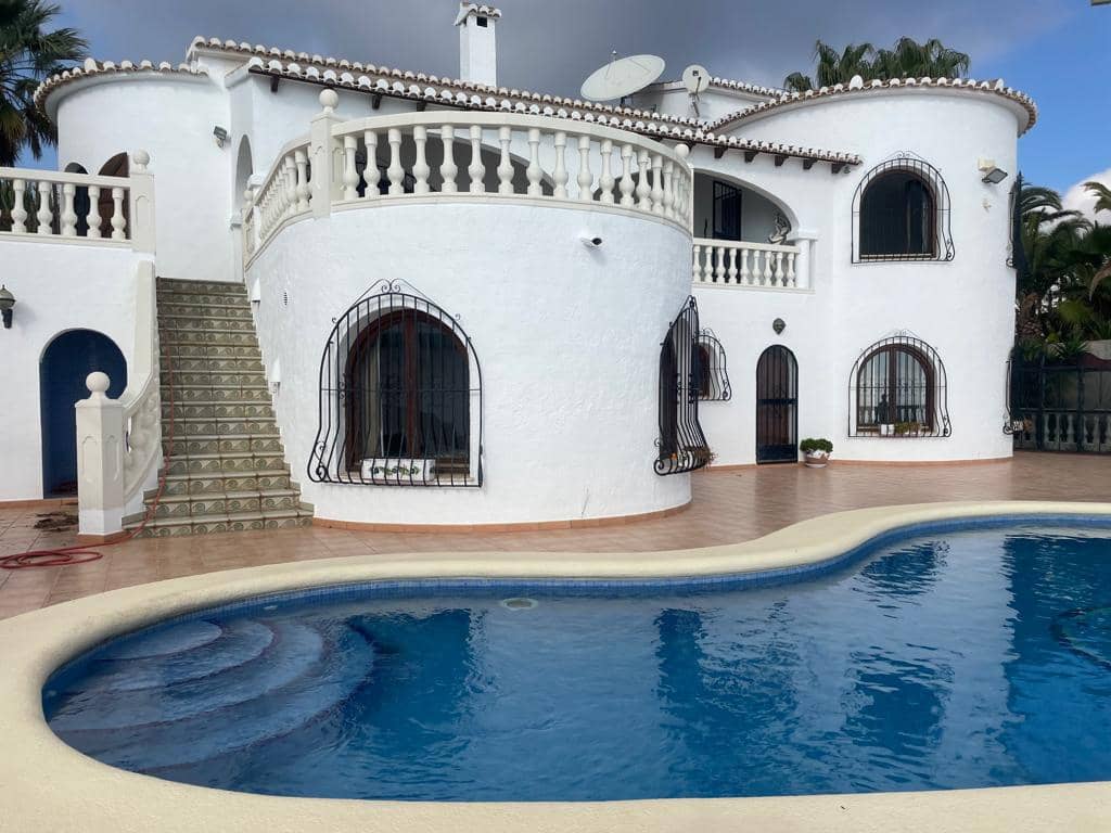 Villa/Maison de 4 chambres à louer à Benitachell / Benitatxell avec piscine garage - 2 800 € (Ref: 9827297)