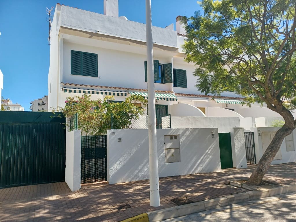 Bungalow de 4 chambres à louer à Javea / Xabia avec piscine garage - 1 200 € (Ref: 9827298)