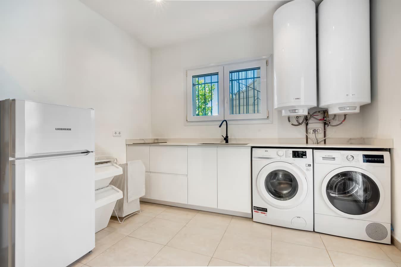 4 slaapkamer Villa te huur in Javea / Xabia met zwembad garage - € 2.500 (Ref: 9858059)