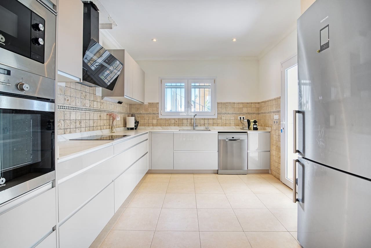 4 slaapkamer Villa te huur in Javea / Xabia met zwembad garage - € 2.500 (Ref: 9858059)
