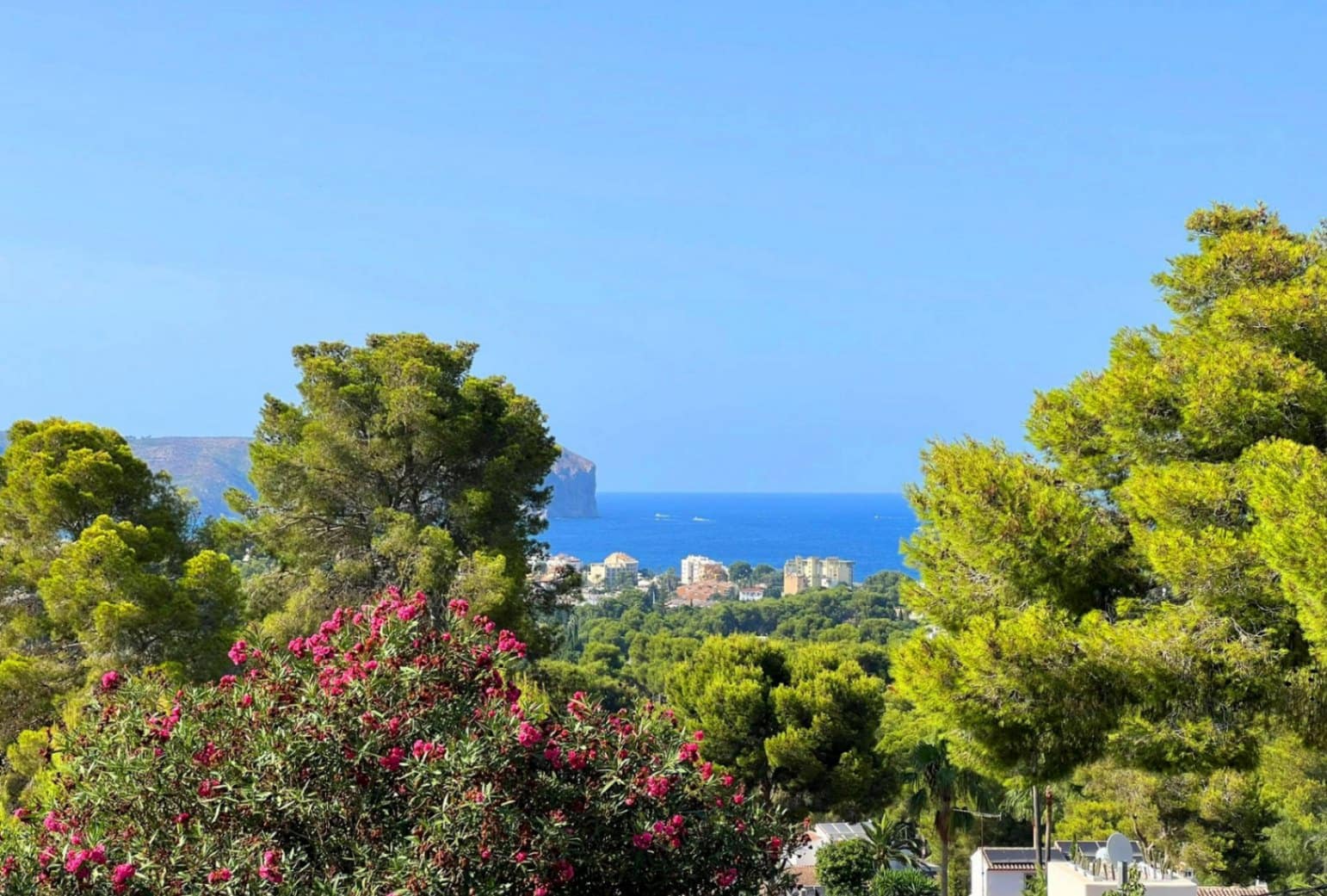 8 sypialnia Willa na sprzedaż w Javea / Xabia z basenem garażem - 1 290 000 € (Ref: 9858061)