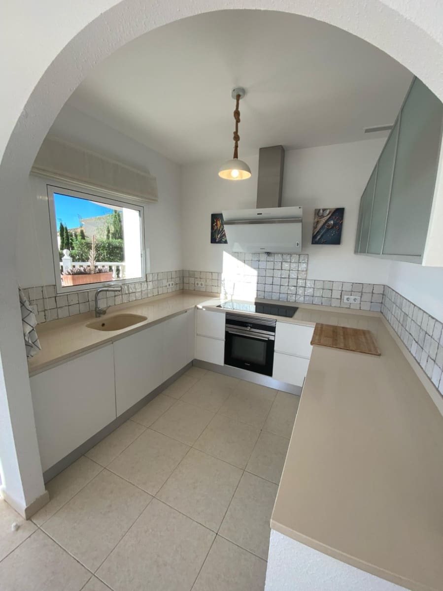 3 slaapkamer Villa te huur in Benitachell / Benitatxell - € 2.500 (Ref: 9880595)