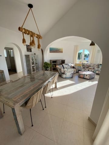 3 slaapkamer Villa te huur in Benitachell / Benitatxell - € 2.500 (Ref: 9880595)