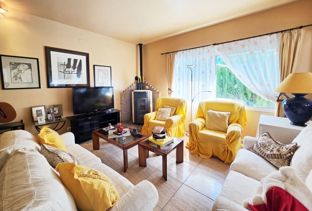 3 bedroom Finca/Country House for sale in Benitachell / Benitatxell with garage - € 475,000 (Ref: 9880596)