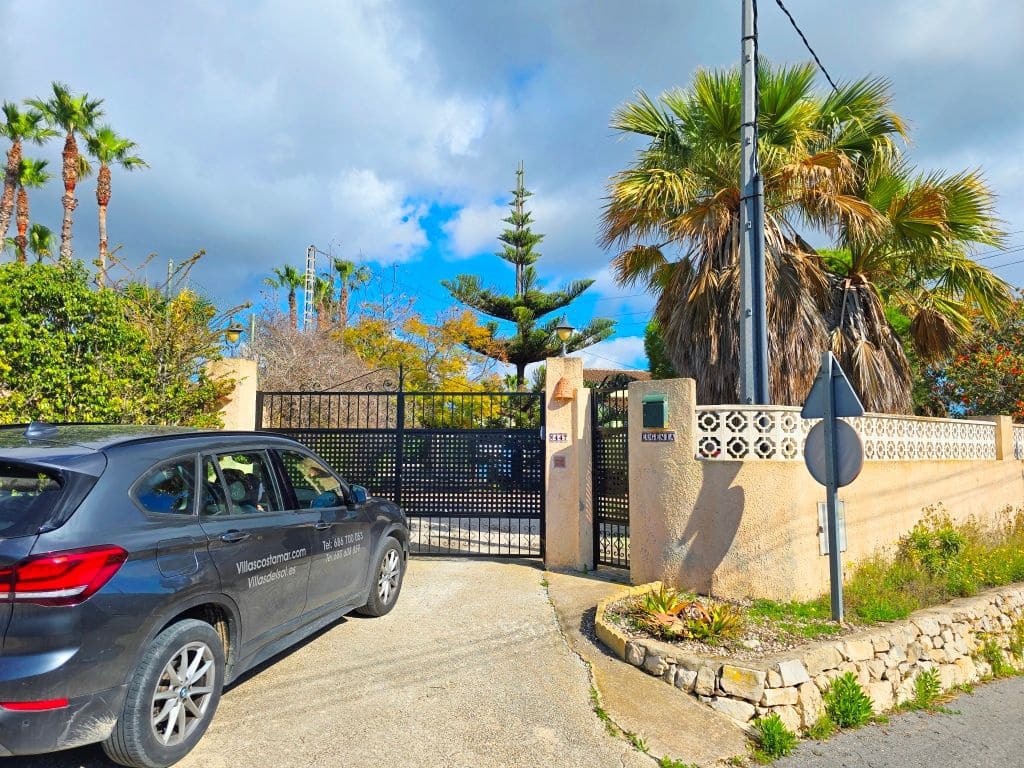 3 bedroom Finca/Country House for sale in Benitachell / Benitatxell with garage - € 475,000 (Ref: 9880596)