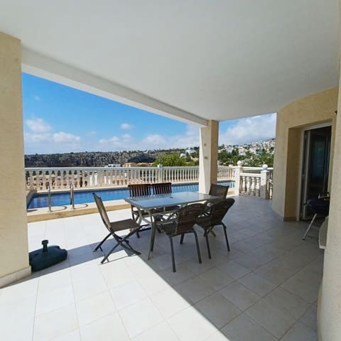 4 soveværelse Villa til leje i Benitachell / Benitatxell med swimmingpool garage - € 2.400 (Ref: 9880597)