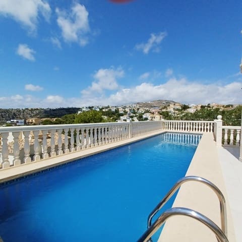 4 soveværelse Villa til leje i Benitachell / Benitatxell med swimmingpool garage - € 2.400 (Ref: 9880597)