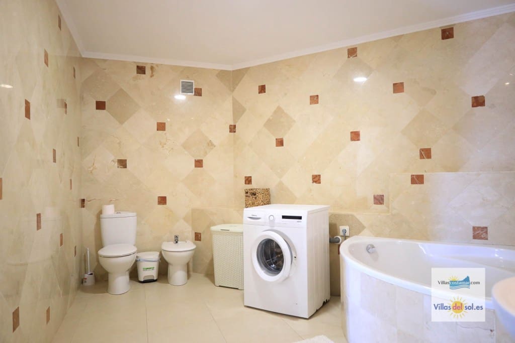 4 slaapkamer Villa te huur in Benitachell / Benitatxell met zwembad garage - € 2.400 (Ref: 9880597)