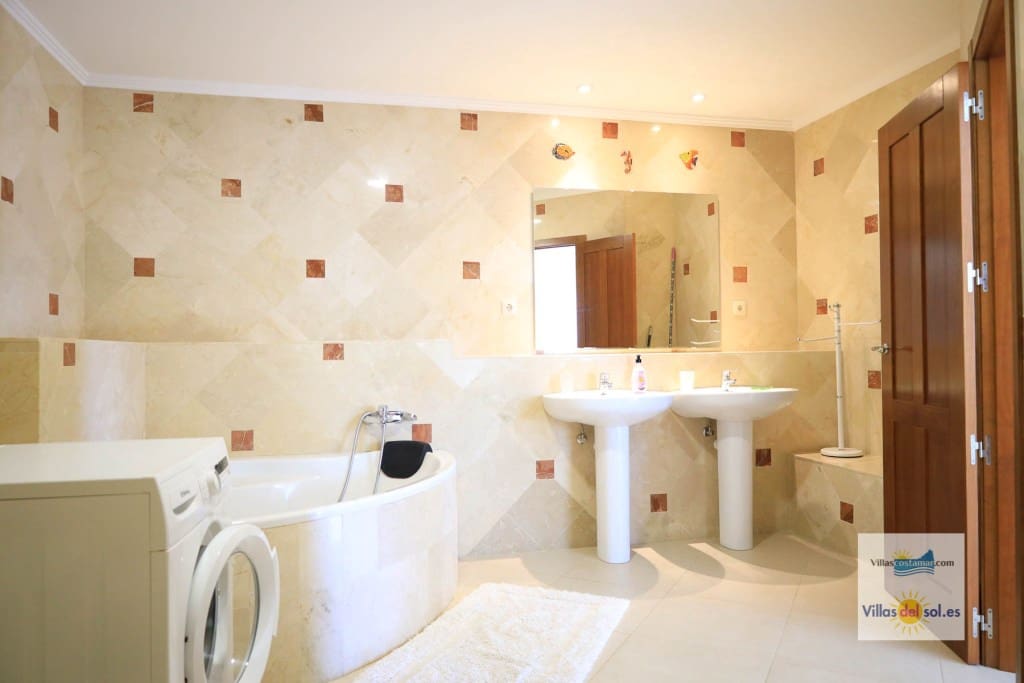 4 slaapkamer Villa te huur in Benitachell / Benitatxell met zwembad garage - € 2.400 (Ref: 9880597)