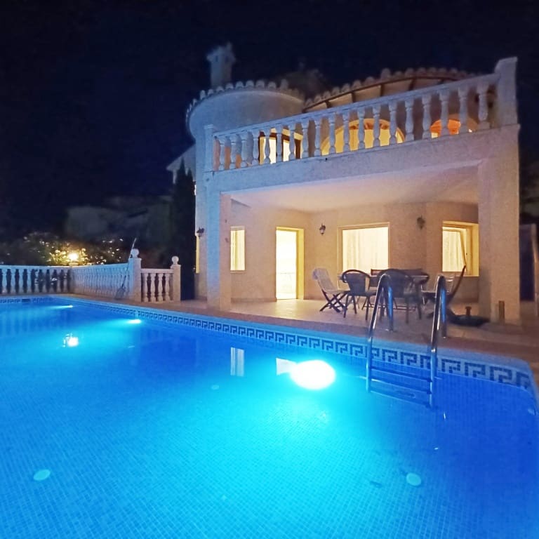 4 slaapkamer Villa te huur in Benitachell / Benitatxell met zwembad garage - € 2.400 (Ref: 9880597)