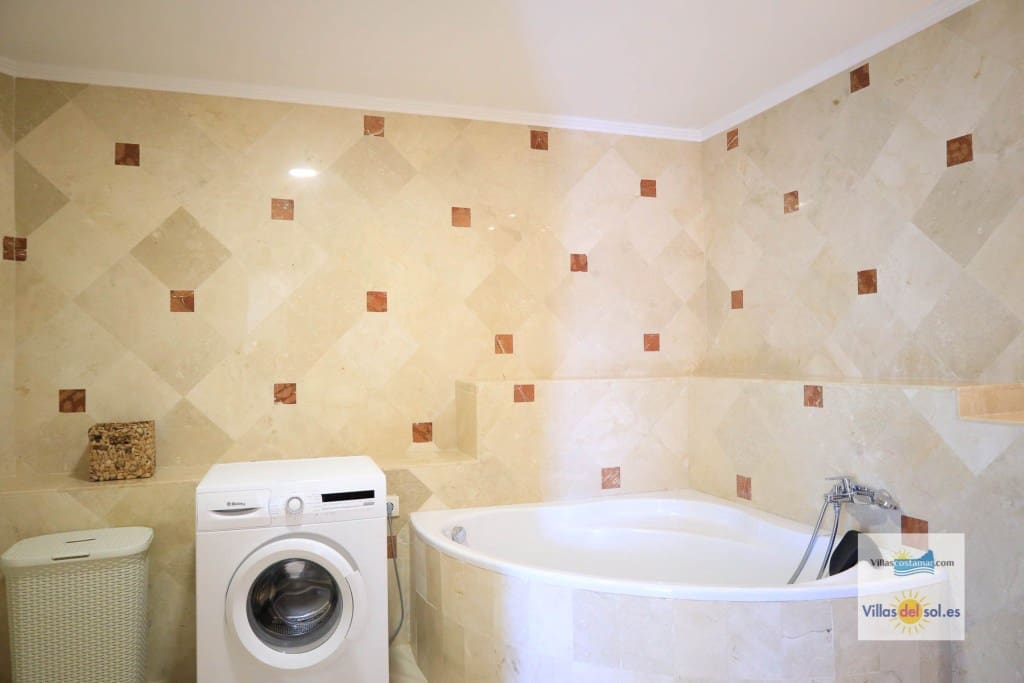 4 slaapkamer Villa te huur in Benitachell / Benitatxell met zwembad garage - € 2.400 (Ref: 9880597)