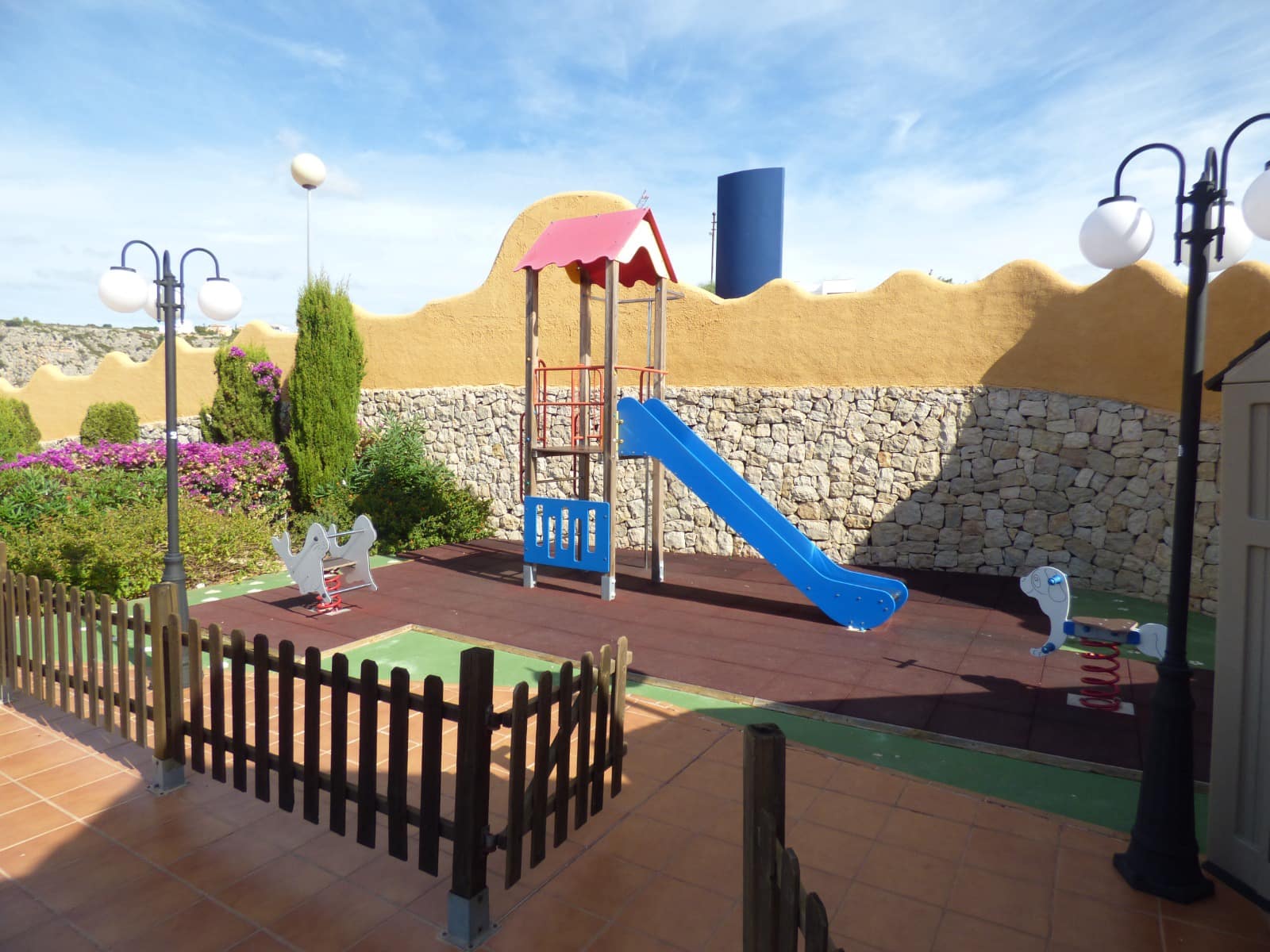 4 slaapkamer Villa te huur in Benitachell / Benitatxell met zwembad garage - € 2.400 (Ref: 9880597)