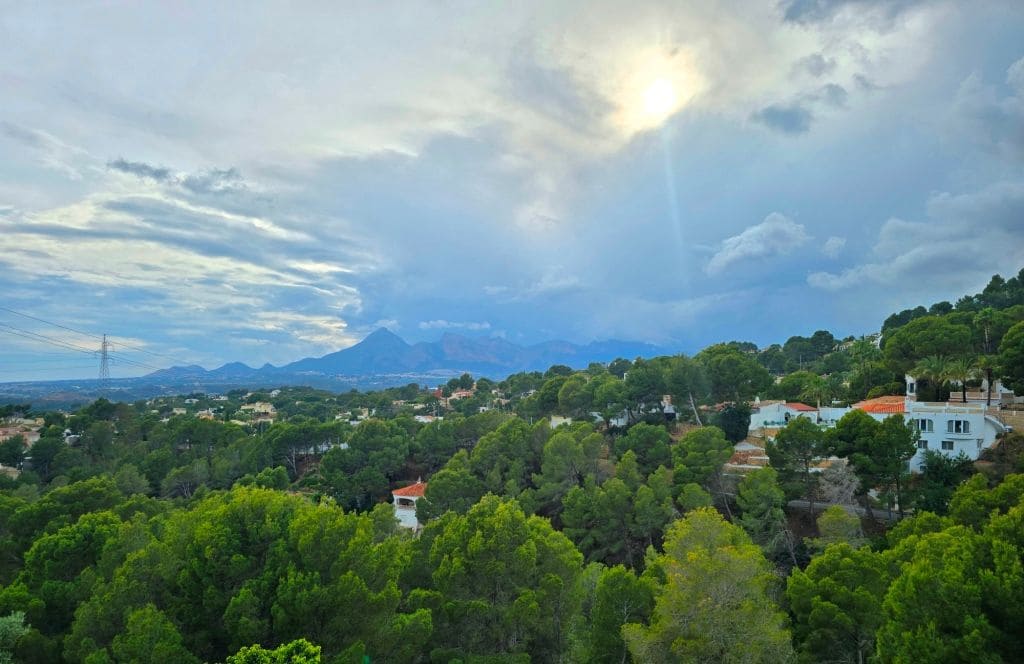 3 bedroom Villa for sale in Altea with pool garage - € 790,000 (Ref: 9912409)