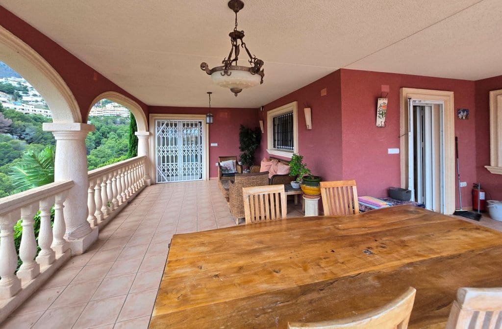 3 bedroom Villa for sale in Altea with pool garage - € 790,000 (Ref: 9912409)