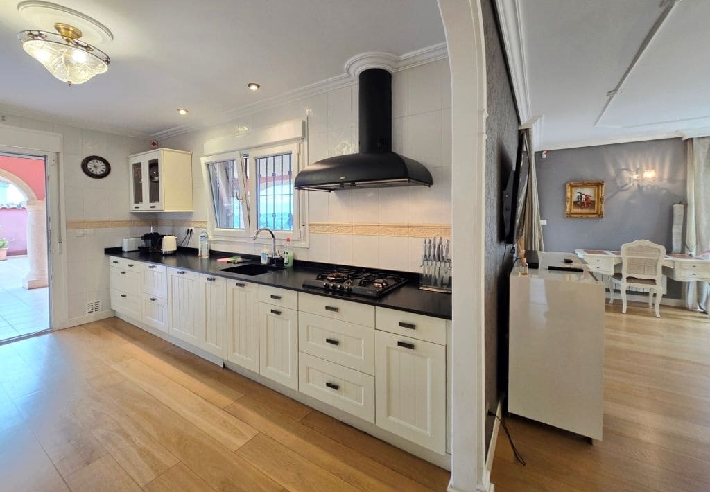 3 bedroom Villa for sale in Altea with pool garage - € 790,000 (Ref: 9912409)
