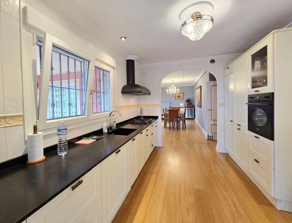 3 bedroom Villa for sale in Altea with pool garage - € 790,000 (Ref: 9912409)