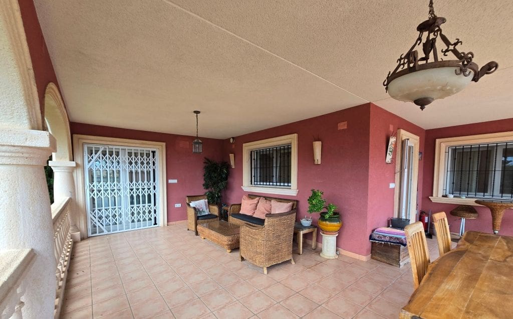 3 bedroom Villa for sale in Altea with pool garage - € 790,000 (Ref: 9912409)