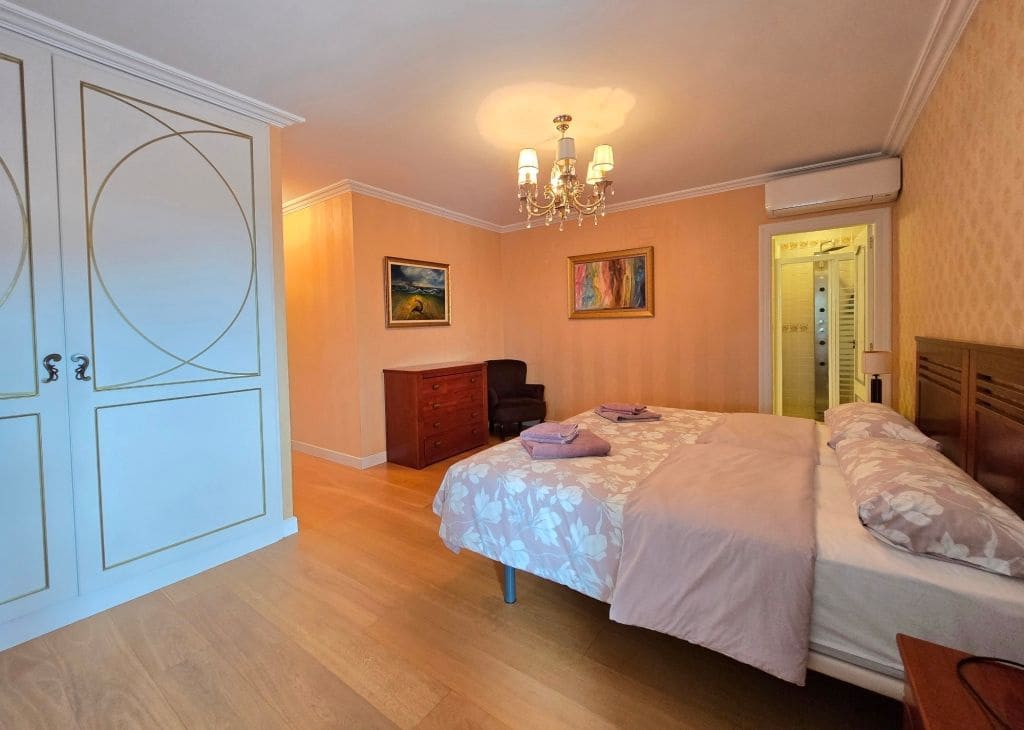 3 bedroom Villa for sale in Altea with pool garage - € 790,000 (Ref: 9912409)