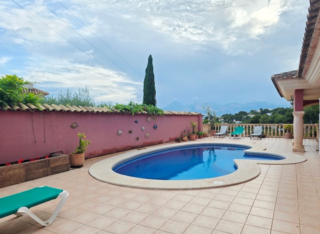 3 bedroom Villa for sale in Altea with pool garage - € 790,000 (Ref: 9912409)