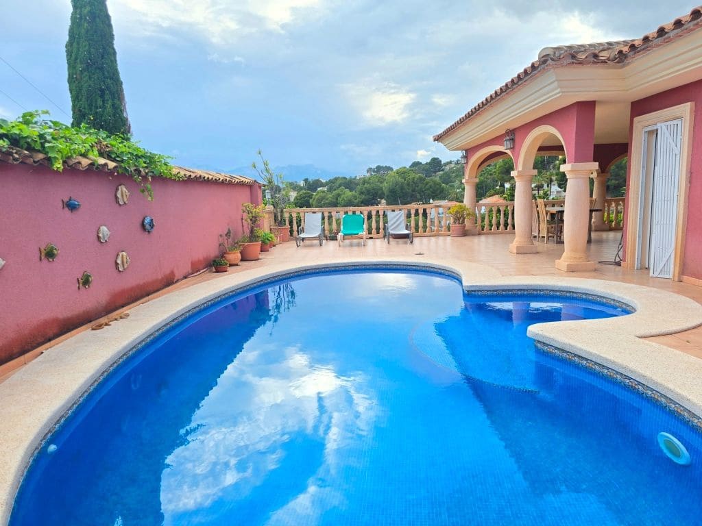 3 bedroom Villa for sale in Altea with pool garage - € 790,000 (Ref: 9912409)