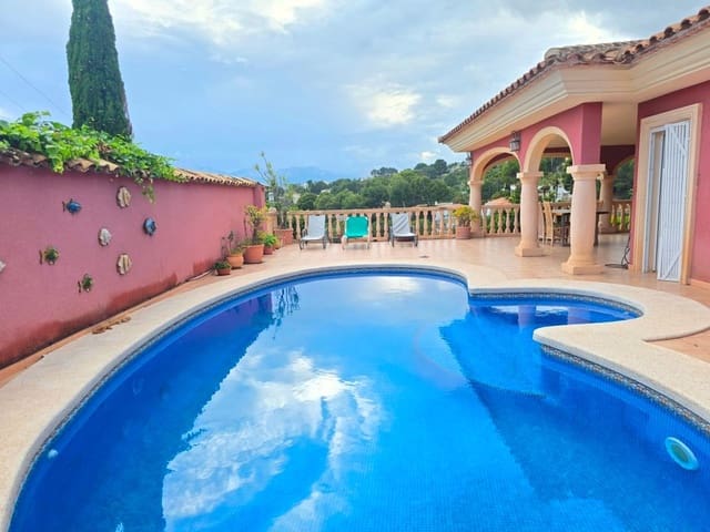 3 bedroom Villa for sale in Altea with pool garage - € 790,000 (Ref: 9912409)