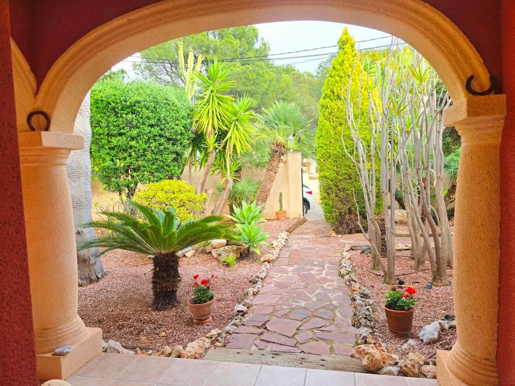 3 bedroom Villa for sale in Altea with pool garage - € 790,000 (Ref: 9912409)