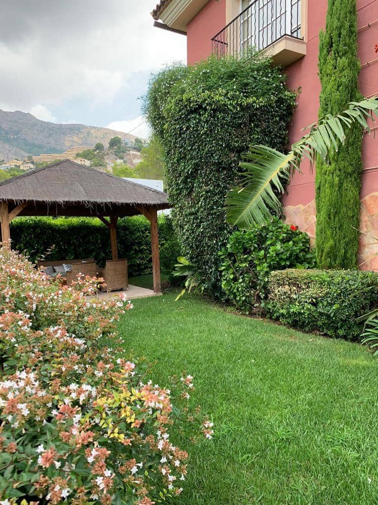 3 bedroom Villa for sale in Altea with pool garage - € 790,000 (Ref: 9912409)