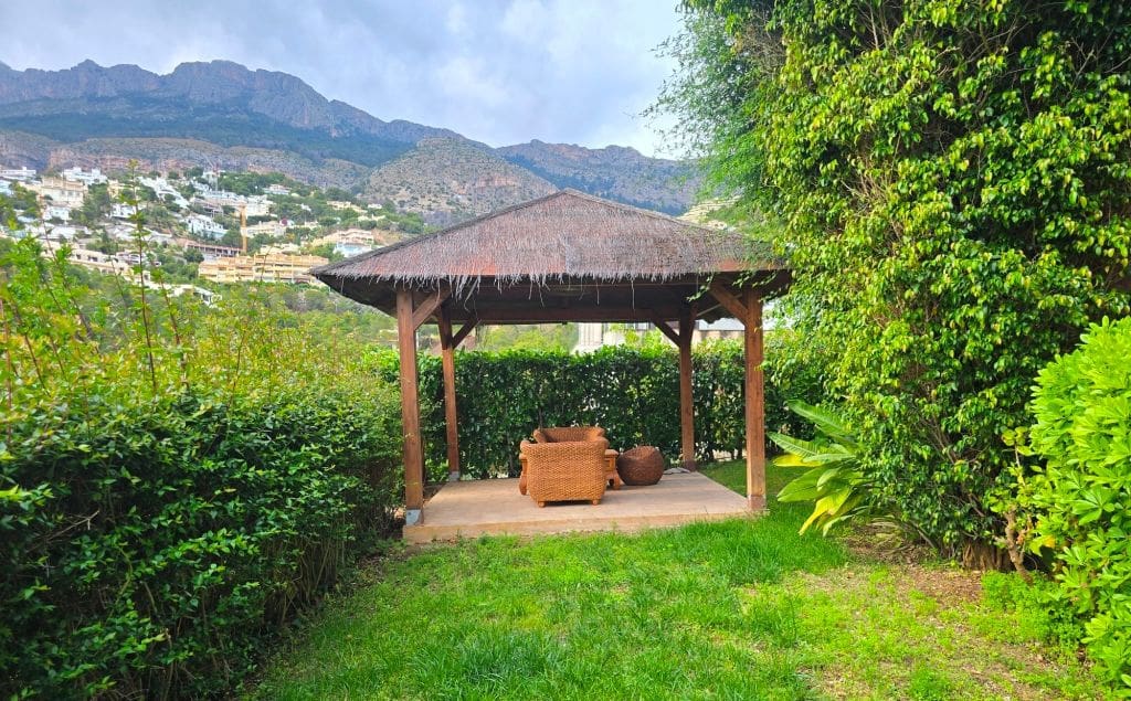 3 bedroom Villa for sale in Altea with pool garage - € 790,000 (Ref: 9912409)