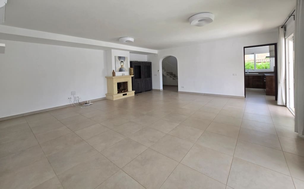 4 quarto Moradia para arrendar em Moraira com piscina garagem - 3 000 € (Ref: 9986277)