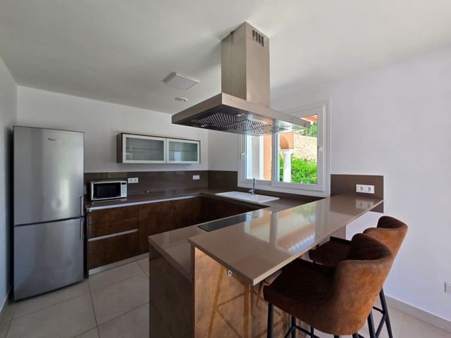 4 quarto Moradia para arrendar em Moraira, Teulada-Moraira com piscina garagem - 3 000 € (Ref: 9986277)