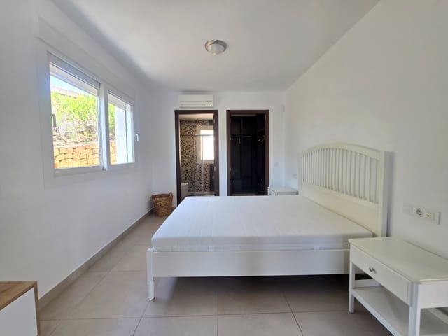 4 soveværelse Villa til leje i Moraira, Teulada-Moraira med swimmingpool garage - € 3.000 (Ref: 9986277)