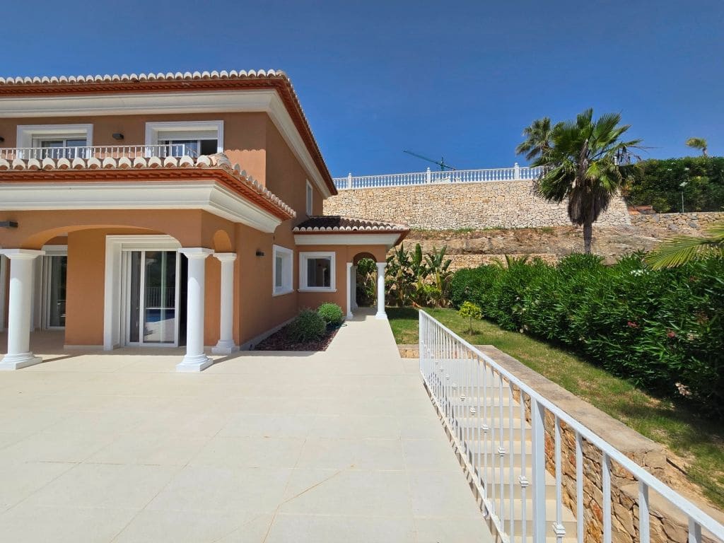 4 quarto Moradia para arrendar em Moraira com piscina garagem - 3 000 € (Ref: 9986277)