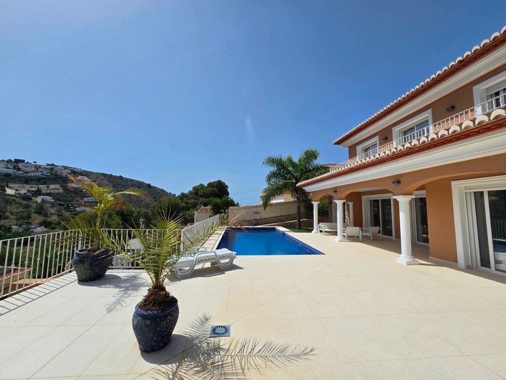 4 quarto Moradia para arrendar em Moraira com piscina garagem - 3 000 € (Ref: 9986277)