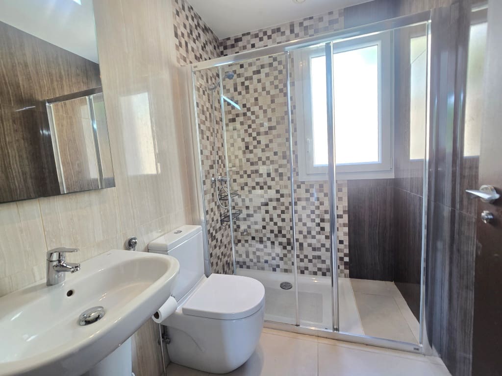4 quarto Moradia para arrendar em Moraira com piscina garagem - 3 000 € (Ref: 9986277)