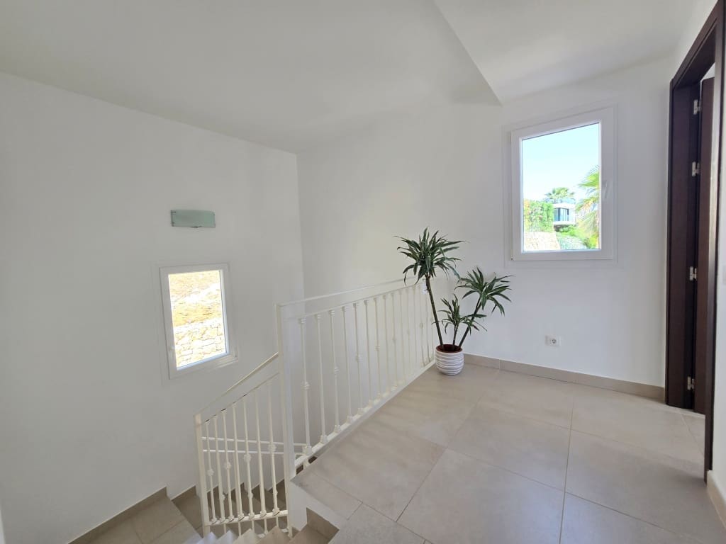 4 quarto Moradia para arrendar em Moraira com piscina garagem - 3 000 € (Ref: 9986277)