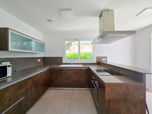 4 quarto Moradia para arrendar em Moraira, Teulada-Moraira com piscina garagem - 3 000 € (Ref: 9986277)