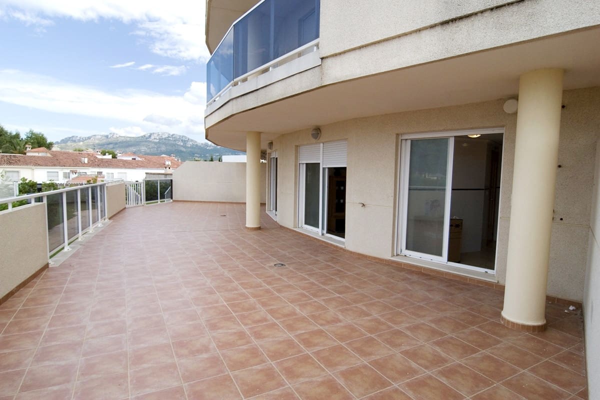 Appartement de 2 chambres à louer à Denia avec piscine - 900 € (Ref: 9986280)