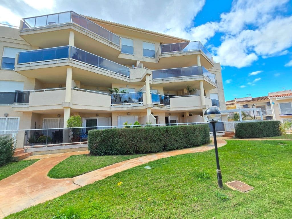 Appartement de 2 chambres à louer à Denia avec piscine - 900 € (Ref: 9986280)