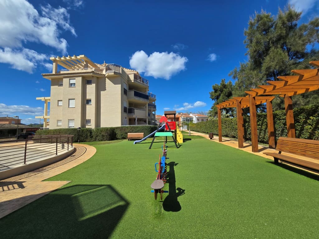 Appartement de 2 chambres à louer à Denia avec piscine - 900 € (Ref: 9986280)