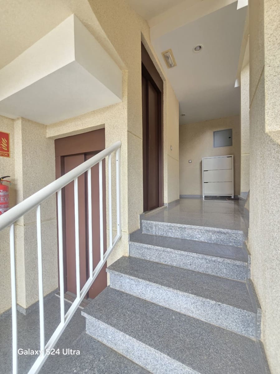 Appartement de 2 chambres à louer à Denia avec piscine - 900 € (Ref: 9986280)