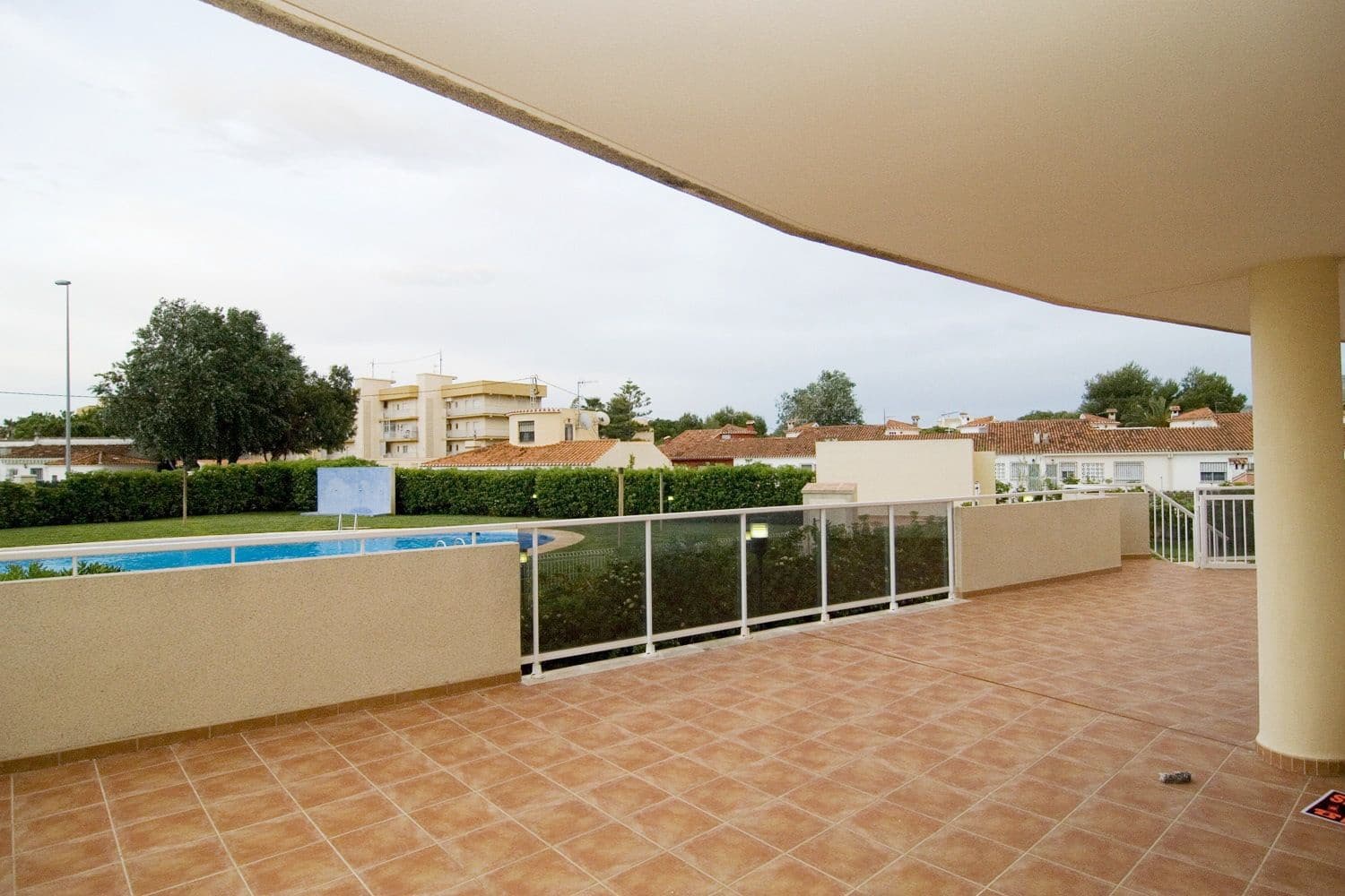 Appartement de 2 chambres à louer à Denia avec piscine - 900 € (Ref: 9986280)