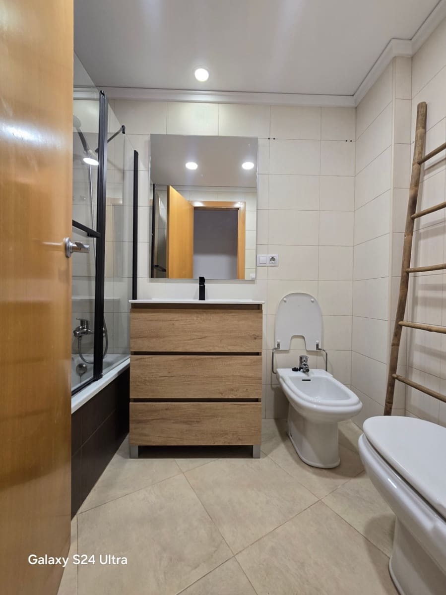 2 bedroom Apartment for rent in Denia with pool - € 875 (Ref: 9986280)