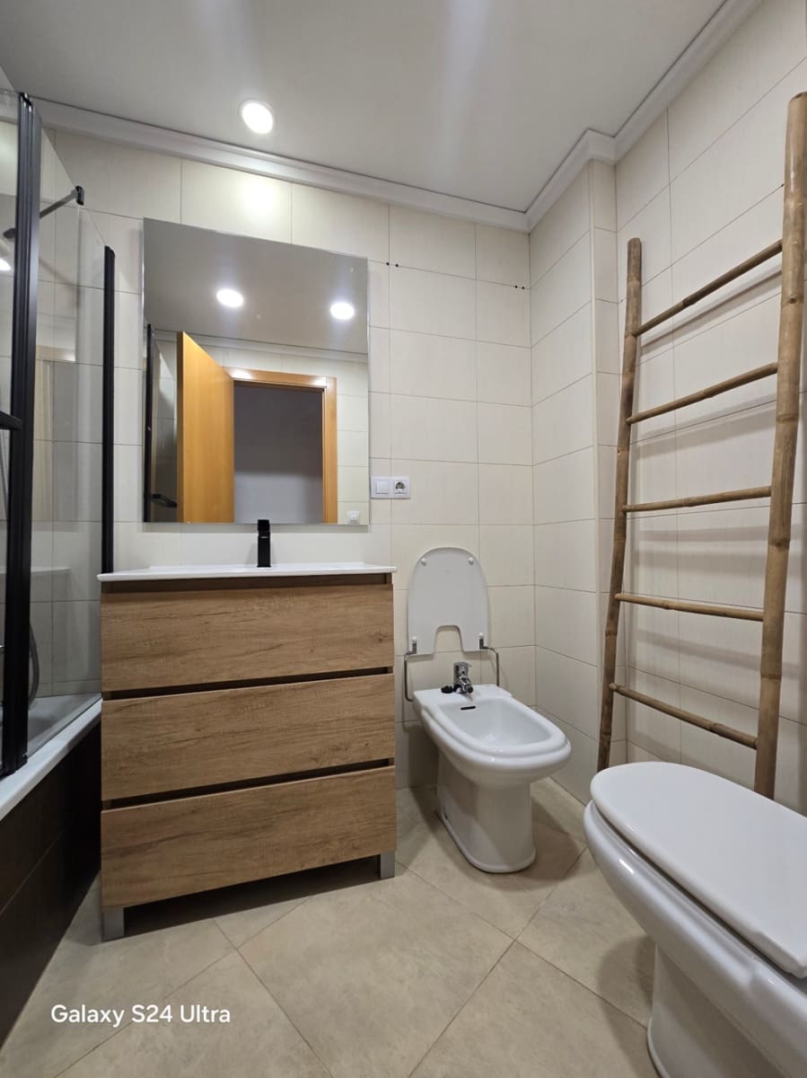 2 bedroom Apartment for rent in Denia with pool - € 875 (Ref: 9986280)