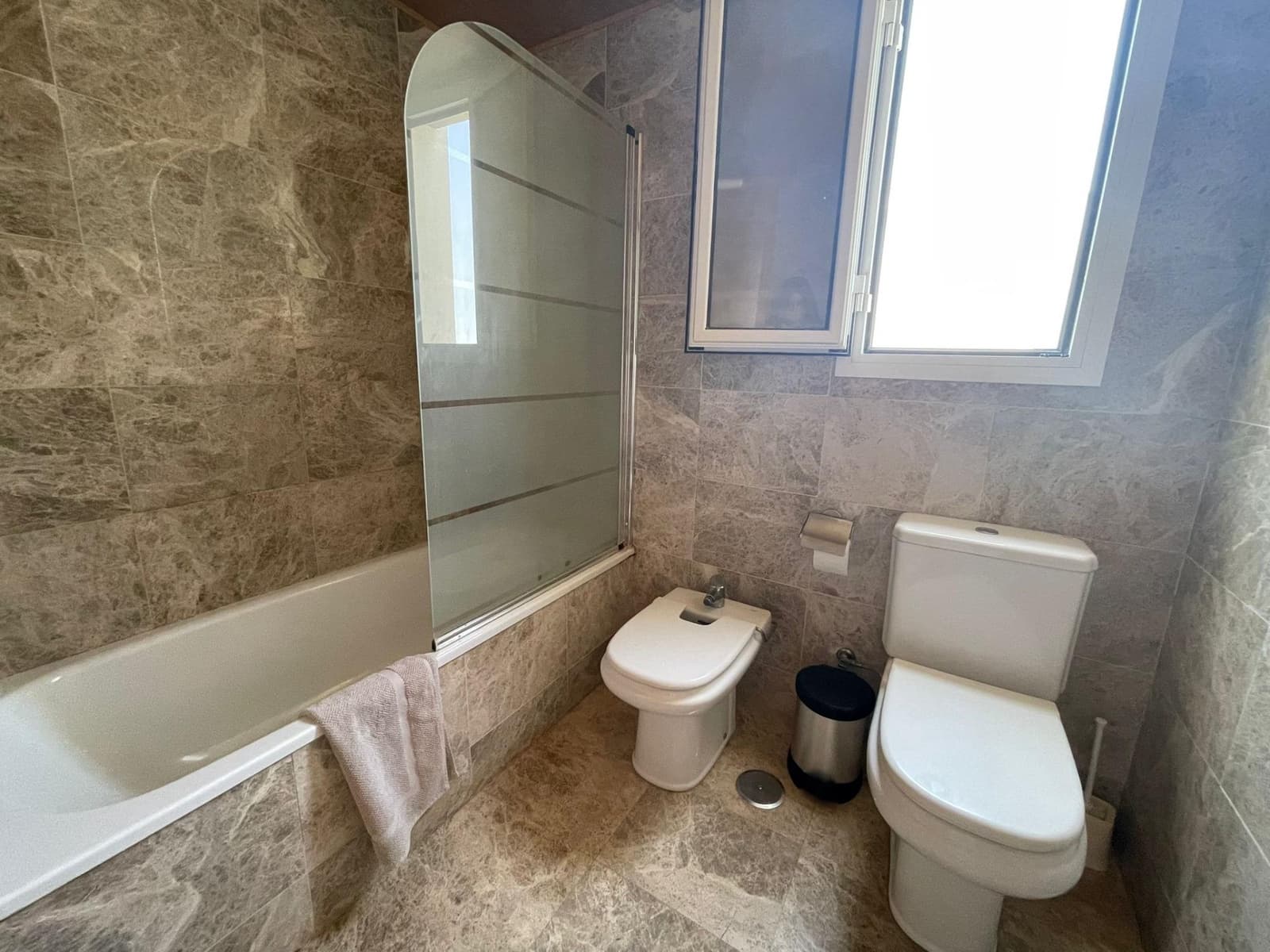 2 chambre Appartement à vendre à Roquetas de Mar avec piscine garage - 249 900 € (Ref: 9458644)