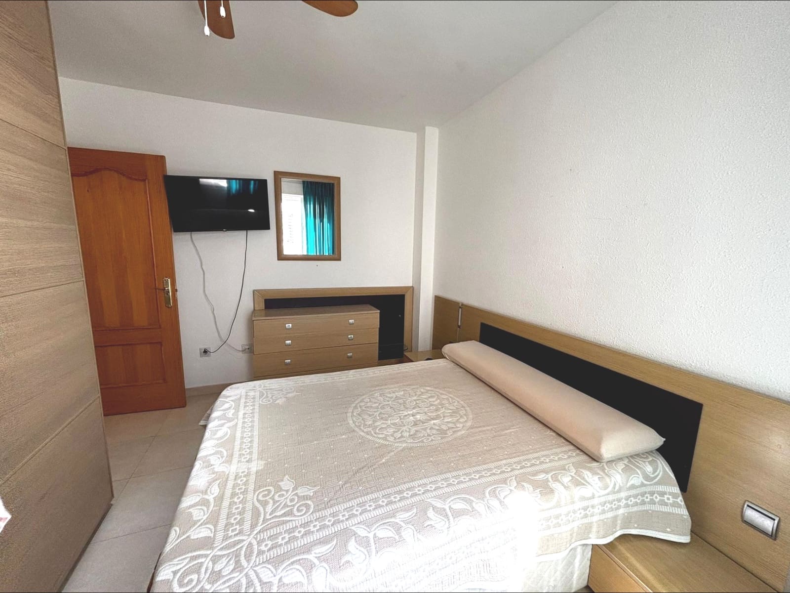 2 bedroom Flat for sale in Roquetas de Mar with garage - € 119,900 (Ref: 9458645)