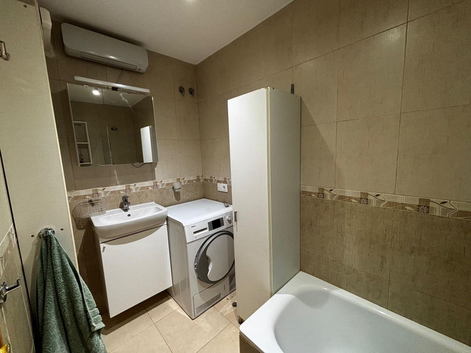 2 bedroom Flat for sale in Roquetas de Mar with garage - € 119,900 (Ref: 9458645)