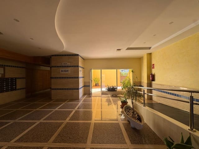 2 makuuhuone Asunto myytävänä paikassa Roquetas de Mar mukana uima-altaan - 169 000 € (Ref: 9458651)